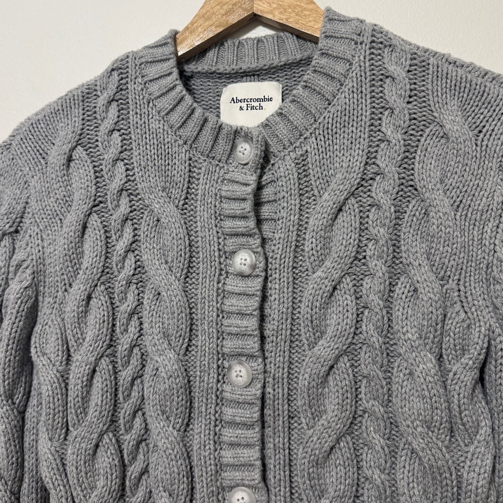 Abercrombie & Fitch Cable Knit Cardigan Size Small Chunky Sweater Gray Cropped - Picture 4 of 6